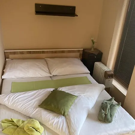 Abszolut Es Panzio Hotel 3*