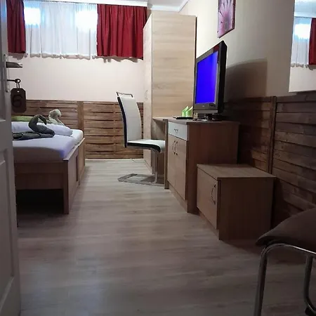 Abszolut Es Panzio Hotel