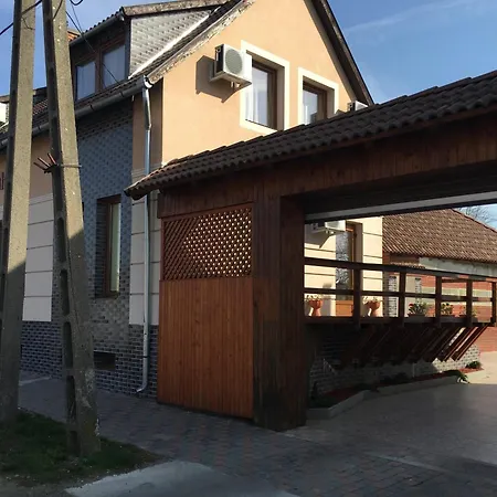 Abszolut Es Panzio Hotel Nyirbator