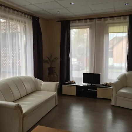 Hotel Abszolut Es Panzio 3*