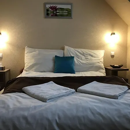 Abszolut Es Panzio Otel 3*