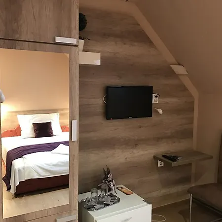 Abszolut Es Panzio Hotel Nyirbator