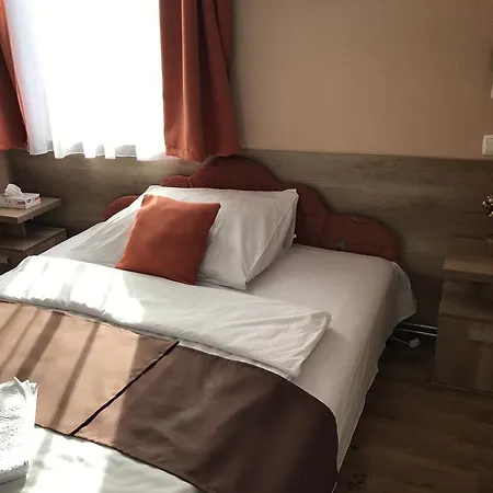 Hotel Abszolut Es Panzio Nyirbator