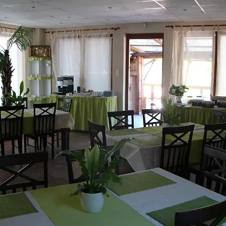Abszolut Es Panzio Hotel 3*
