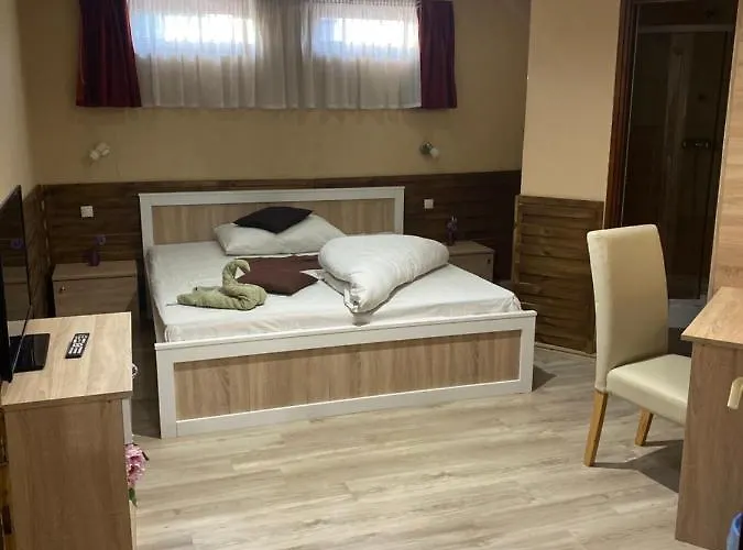 Abszolut Es Panzio Hotel 3*