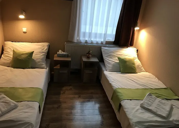 מלון Abszolut Es Panzio